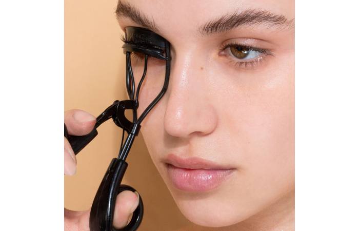 Eyelash Curler Write For Us - Guest Post Or Submit A Post
