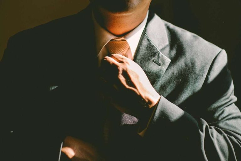 Fit to Perfection: How Modern Tailored Suits Enhance the Male Silhouette