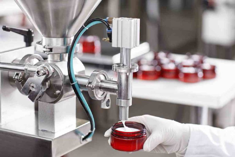 How to Work With a Cosmetic Manufacturer for Private Labeling