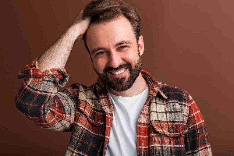 Beyond Clean: A Guide to Choosing Color-Locking Shampoos and Conditioners for Optimized Men’s Hair Health